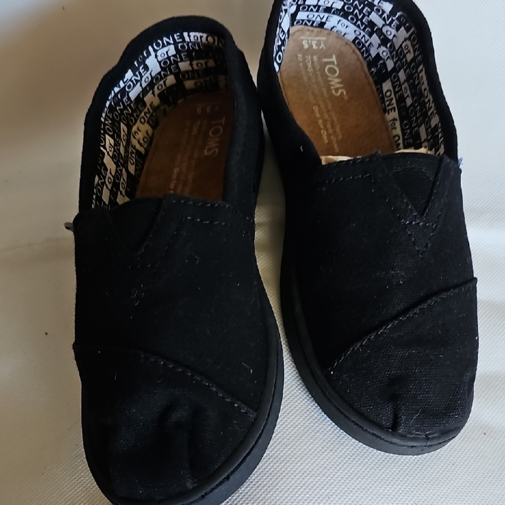 TOMS Kids Black Canvas Slippers